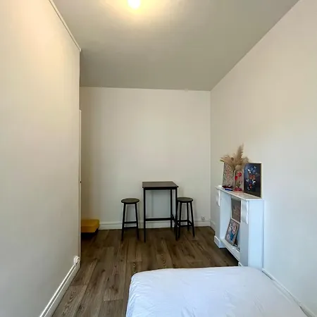 Apartment De Charme Equipe A Paris, Pour 4 Personnes, 2 Grands Lits